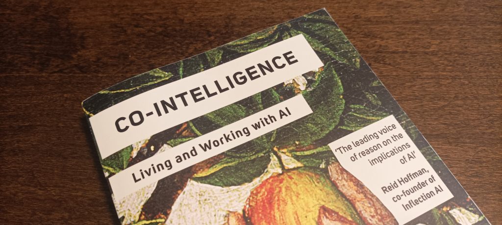 Reseña: Co-Intelligence (o la obsolescencia en los libros de inteligencia artificial)